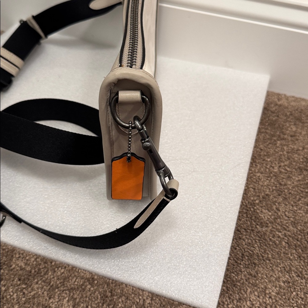 Heritage Convertible Crossbody Top-Zip - 10×6×2- Style- C8141- (2021) - Picture 5 of 12